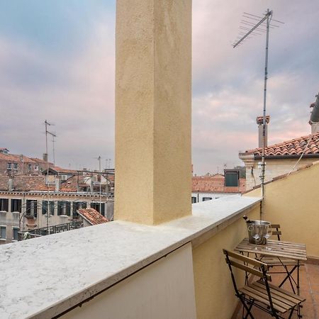 Bright Apartment On Venetian Roofs R&R 외부 사진