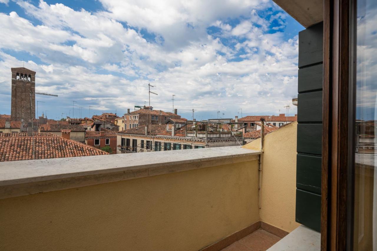 Bright Apartment On Venetian Roofs R&R 외부 사진